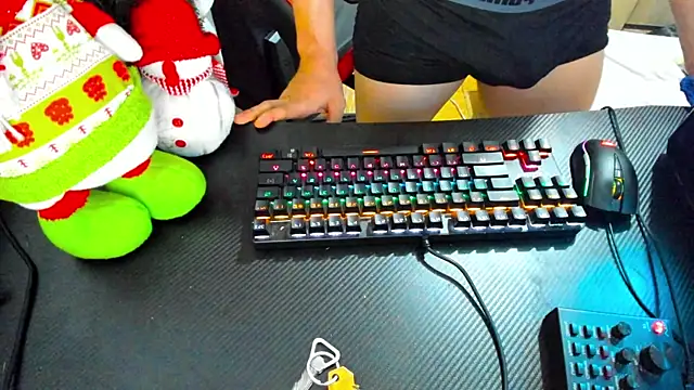 Snapshot of Calihotcaliente277 chatting on 12.25.24 Calihotcaliente277 online show from 12.25.24