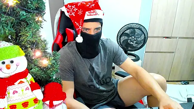 Snapshot of Calihotcaliente277 chatting on 12.30.24 Calihotcaliente277 online show from 12.30.24