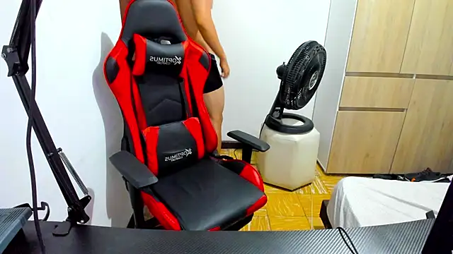 Snapshot of Calihotcaliente277 chatting on 01.30.25 Calihotcaliente277 online show from 01.30.25