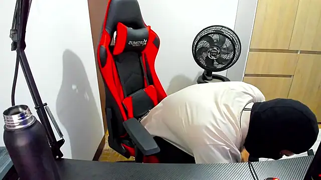 Snapshot of Calihotcaliente277 chatting on 02.01.25 Calihotcaliente277 online show from 02.01.25