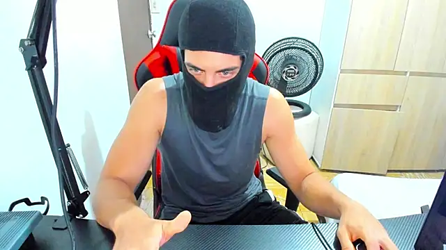 Snapshot of Calihotcaliente277 chatting on 02.04.25 Calihotcaliente277 online show from 02.04.25