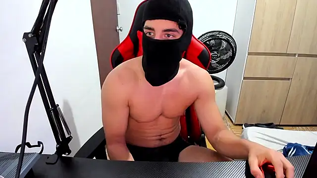 Snapshot of Calihotcaliente277 chatting on 02.13.25 Calihotcaliente277 online show from 02.13.25