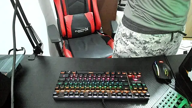 Snapshot of Calihotcaliente277 chatting on 02.19.25 Calihotcaliente277 online show from 02.19.25