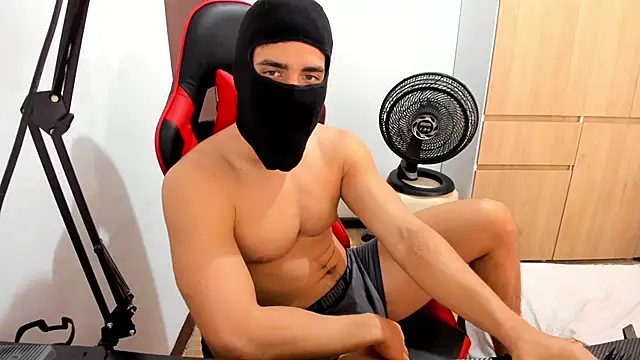 Snapshot of Calihotcaliente277 chatting on 03.13.25 Calihotcaliente277 online show from 03.13.25