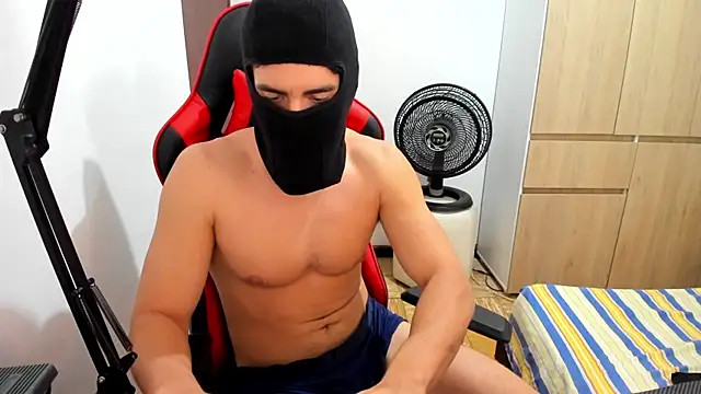 Snapshot of Calihotcaliente277 chatting on 03.19.25 Calihotcaliente277 online show from 03.19.25