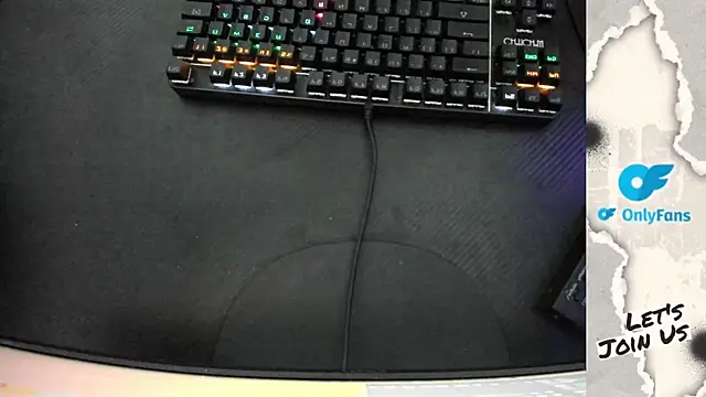 Snapshot of Calihotcaliente277 chatting on 09.16.25 Calihotcaliente277 online show from 09.16.25