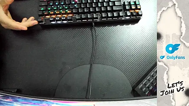 Snapshot of Calihotcaliente277 chatting on 09.19.25 Calihotcaliente277 online show from 09.19.25