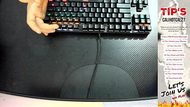 Snapshot of Calihotcaliente277 chatting on 09.21.25 Calihotcaliente277 online show from 09.21.25