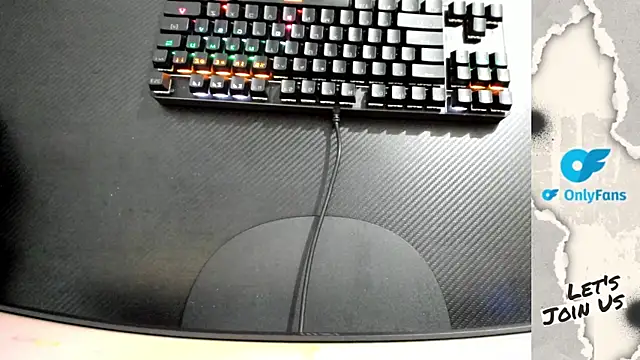 Snapshot of Calihotcaliente277 chatting on 10.01.25 Calihotcaliente277 online show from 10.01.25