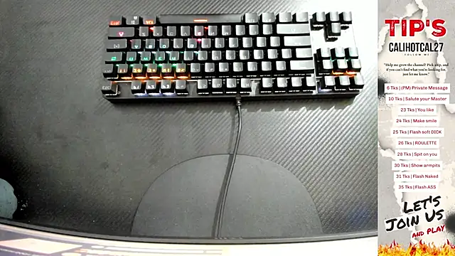 Snapshot of Calihotcaliente277 chatting on 10.13.25 Calihotcaliente277 online show from 10.13.25