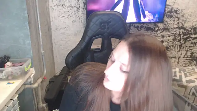 Snapshot of PamelaYoun chatting on 10.24.25 PamelaYoun online show from 10.24.25