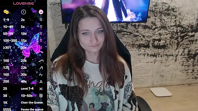 Snapshot of PamelaYoun chatting on 12.03.25 PamelaYoun online show from 12.03.25