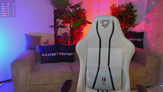 Snapshot of Magnetic_Mia_ chatting on 12.02.24 Magnetic Mia online show from 12.02.24