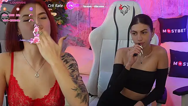 Snapshot of Magnetic_Mia_ chatting on 12.04.24 Magnetic Mia online show from 12.04.24