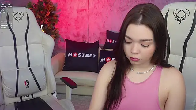 Snapshot of Magnetic_Mia_ chatting on 12.17.24 Magnetic Mia online show from 12.17.24