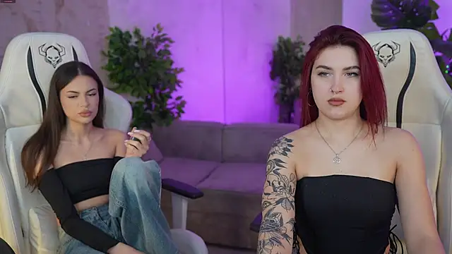 Snapshot of Magnetic_Mia_ chatting on 03.04.25 Magnetic Mia online show from 03.04.25