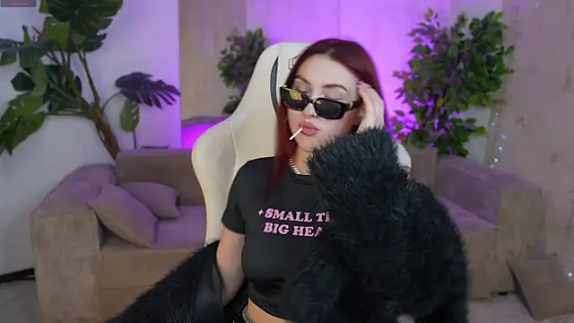 Snapshot of Magnetic_Mia_ chatting on 03.09.25 Magnetic Mia online show from 03.09.25