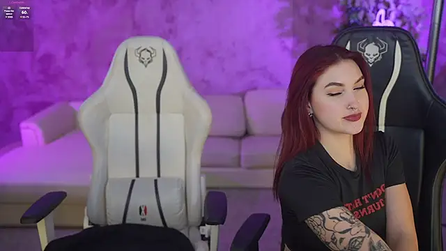 Snapshot of Magnetic_Mia_ chatting on 03.11.25 Magnetic Mia online show from 03.11.25