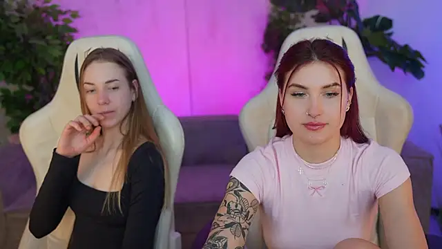 Snapshot of Magnetic_Mia_ chatting on 03.21.25 Magnetic Mia online show from 03.21.25