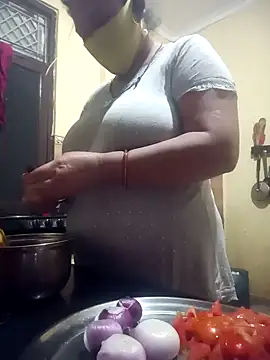 Snapshot of Punjabi_beauty123 chatting on 12.15.24 Punjabi beauty123 online show from 12.15.24