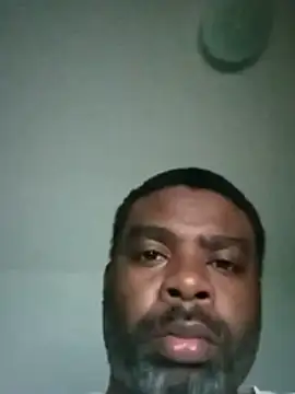 Snapshot of SLOWSTRO chatting on 12.23.25 SLOWSTRO online show from 12.23.25