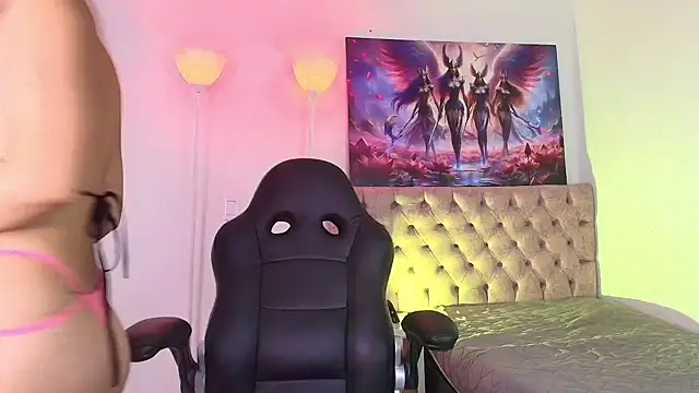 Snapshot of AuroraDiaz chatting on 02.21.25 AuroraDiaz online show from 02.21.25