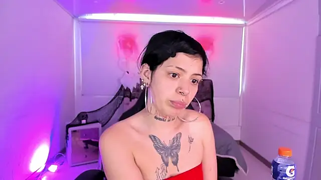 Snapshot of AuroraDiaz chatting on 10.25.25 AuroraDiaz online show from 10.25.25