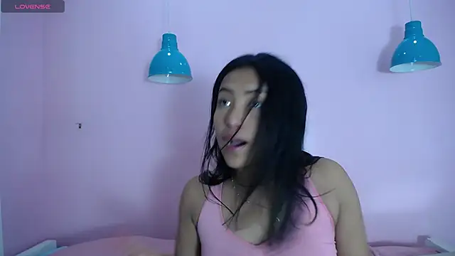 Snapshot of WenndyWild chatting on 02.05.25 WenndyWild online show from 02.05.25