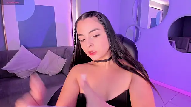 Snapshot of AllisonRogersX chatting on 11.26.25 AllisonRogersX online show from 11.26.25