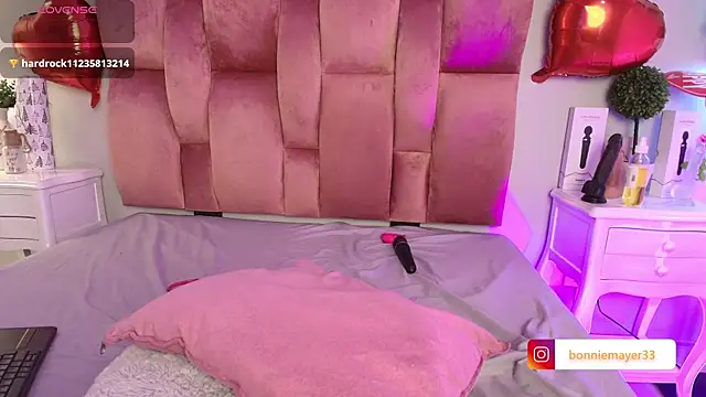 SweetBonniie online show from 02.19.25