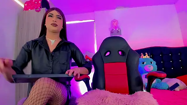 Hellen moons   online show from 11.05.25