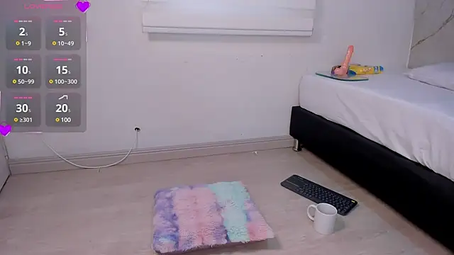 Snapshot of Mackenize chatting on 12.14.24 Mackenize online show from 12.14.24