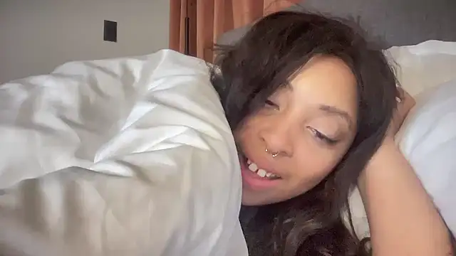 Snapshot of BaileyBaird chatting on 12.25.24 BaileyBaird online show from 12.25.24