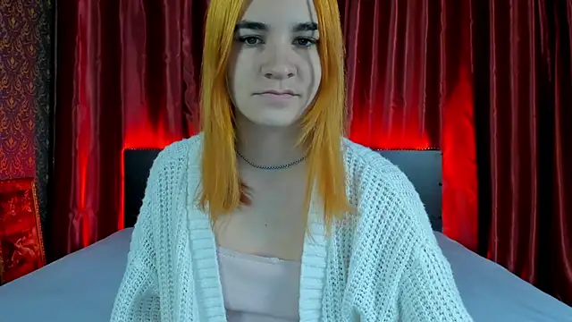 Snapshot of _Polly_Love_ chatting on 12.10.24 Polly Love online show from 12.10.24