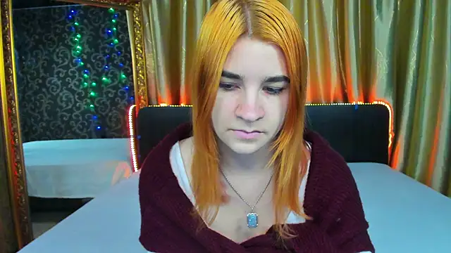 Snapshot of _Polly_Love_ chatting on 12.11.24 Polly Love online show from 12.11.24