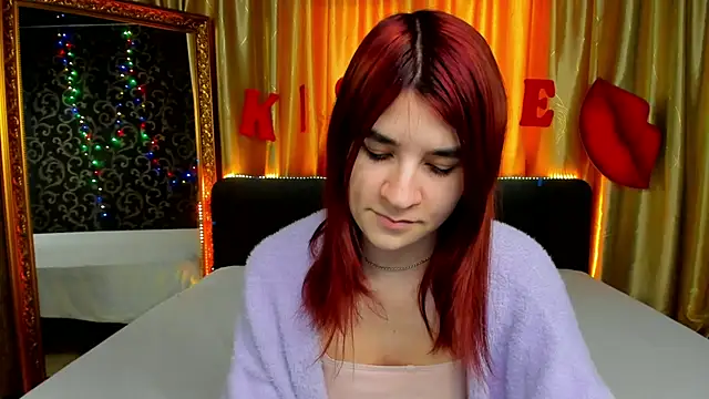 Snapshot of _Polly_Love_ chatting on 02.13.25 Polly Love online show from 02.13.25