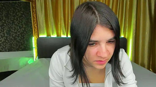 Snapshot of _Polly_Love_ chatting on 10.06.25 Polly Love online show from 10.06.25