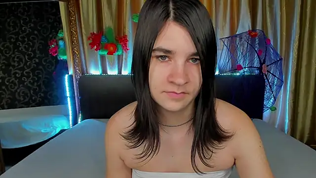  Polly Love  online show from 04.04.26