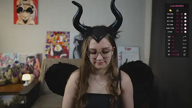 Snapshot of Miatiny chatting on 11.06.25 Miatiny online show from 11.06.25