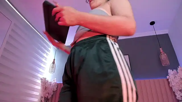 Megan mooree  online show from 02.05.25