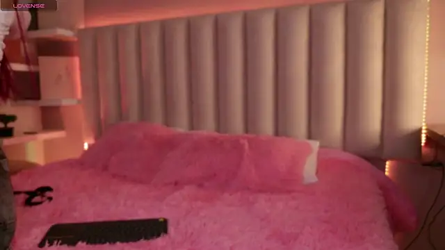 Megan mooree  online show from 09.13.25