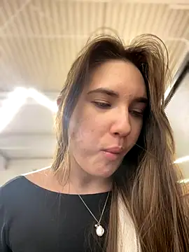 Holly Molii online show from 12.05.24