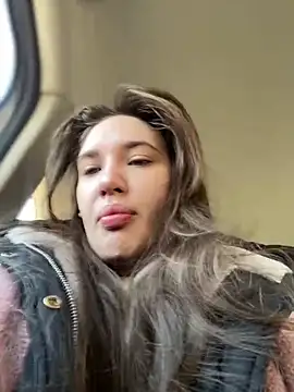 Holly Molii online show from 12.18.24