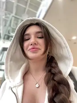 Holly Molii online show from 01.16.25