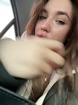 Holly Molii online show from 01.18.25