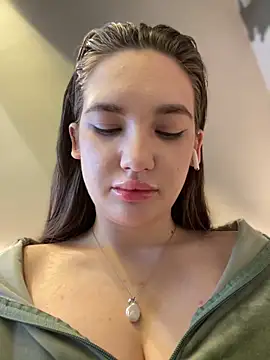 Holly Molii online show from 01.23.25