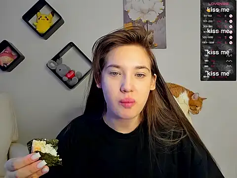 Holly Molii online show from 02.05.25