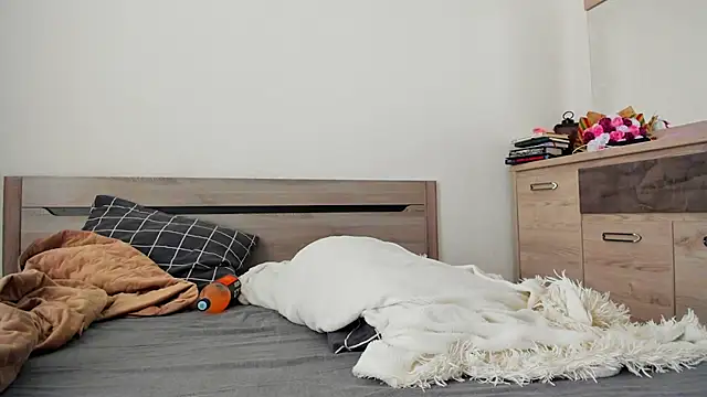 Holly Molii online show from 03.01.25