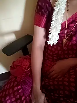 Snapshot of yourtamilcouple chatting on 02.04.25 yourtamilcouple online show from 02.04.25