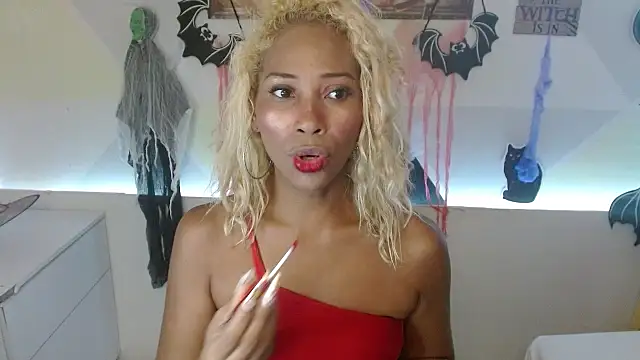 Snapshot of NatashaDormat chatting on 10.21.25 NatashaDormat online show from 10.21.25